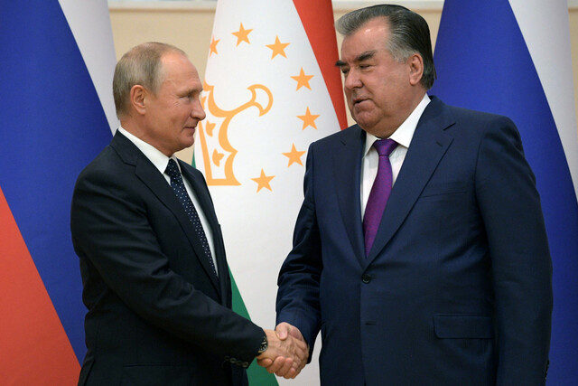 タジク大統領、プーチン氏に注文　最貧国が「名演説」　「物乞いではない」