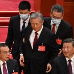 胡錦濤前国家主席、党大会閉幕式を突然退席