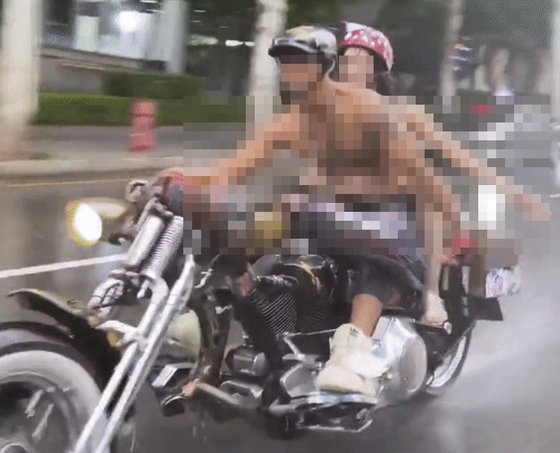「ビキニオートバイ」男女、検察送致…過度露出の疑い＝韓国