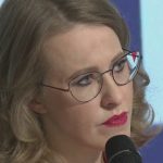 プーチン大統領の「恩師の娘」当局が恐喝容疑で捜査　本人はロシア出国