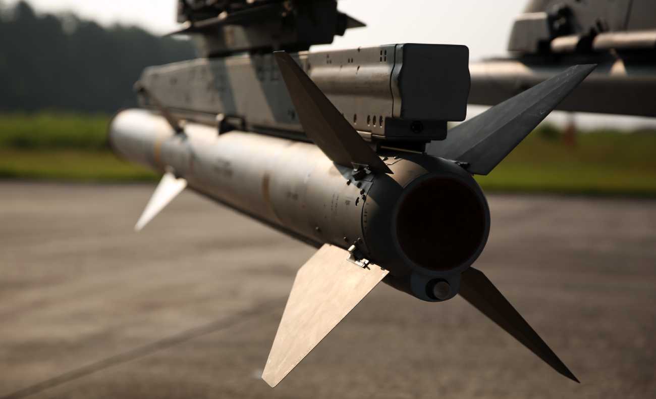 米軍、ウクライナが運用するMiG-29にAIM-120を統合できるか研究中