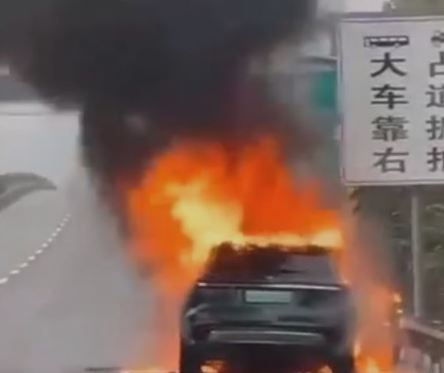 【悲報】中国企業の「理想汽車」製EVが発火 理想とは程遠かったw 【悲報】中国企業の「理想汽車」製EVが発火 理想とは程遠かったw