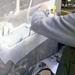 バンクシーがキーウ近郊で壁に絵、自ら動画を公開…プーチン氏風刺や市民を励ます作品