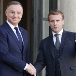 ポーランド大統領、マクロン氏の成り済ましと電話会談