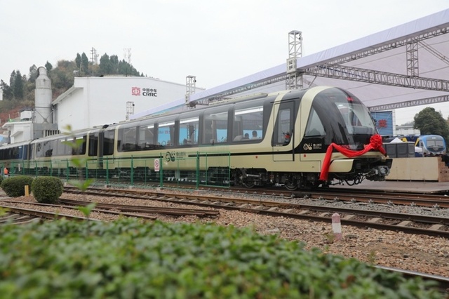 中国初のアプト式列車、四川省でラインオフ
