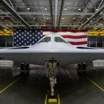 米空軍、最新鋭のステルス爆撃機Ｂ２１を公開