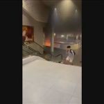 バンコク中心街ショッピングモールで火事　一時騒然