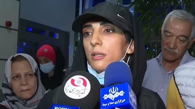 髪を覆わず国際大会で競技したイラン女子選手、家族の家が解体される