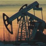 OPECプラス　日量200万バレル減産維持で合意　