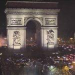 パリの凱旋門広場近くで爆発・炎上か　シャンゼリゼ通り一帯を封鎖