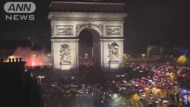 パリの凱旋門広場近くで爆発・炎上か　シャンゼリゼ通り一帯を封鎖