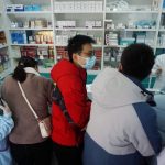 コロナ有症状でも「通常勤務可能」 中国・重慶市、方針大転換