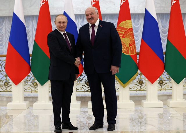 ロシア大統領がベラルーシ訪問、国防相と外相随行