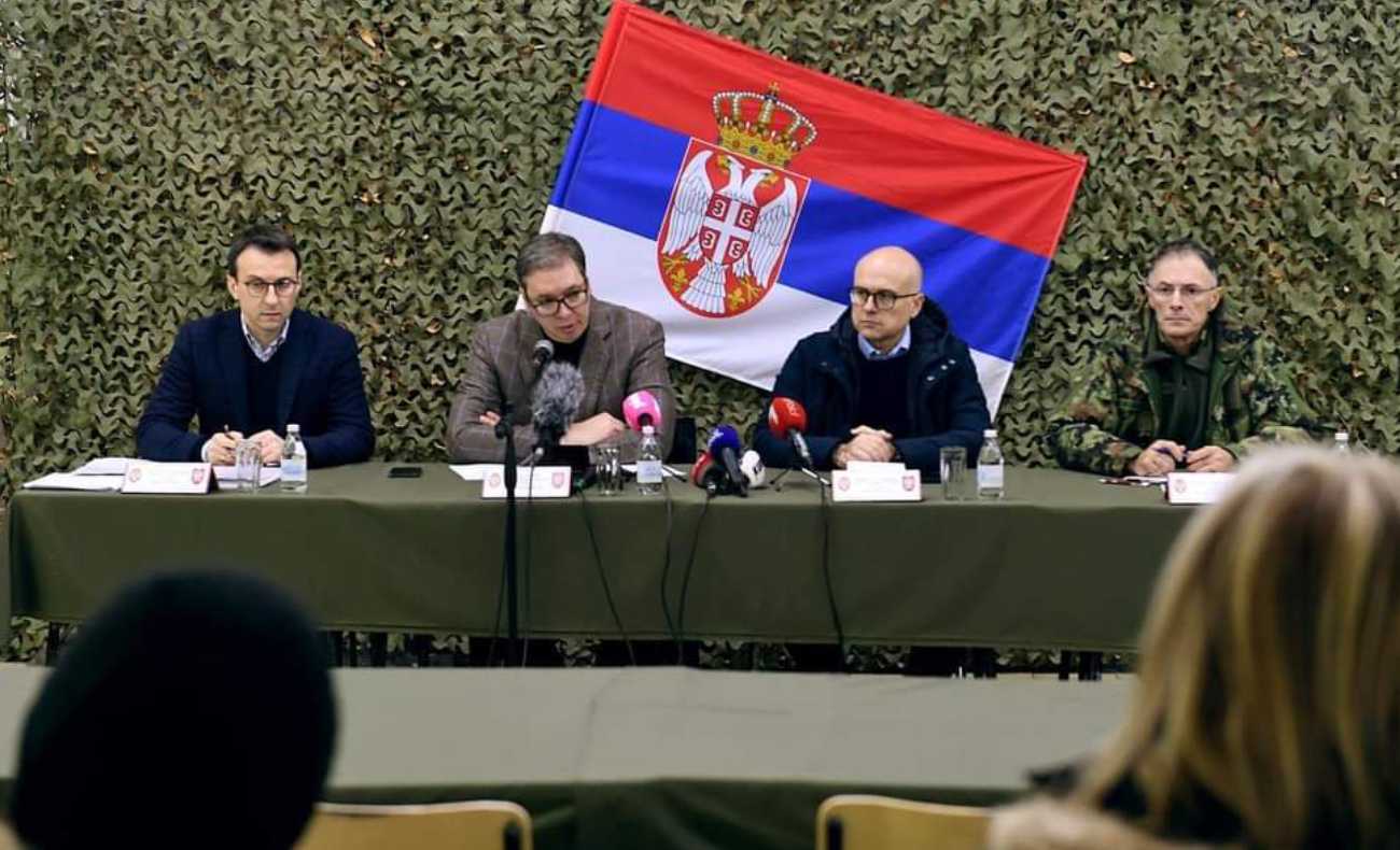 コソボ当局と住民が衝突、セルビア大統領は軍に戦闘準備と移動を命じる