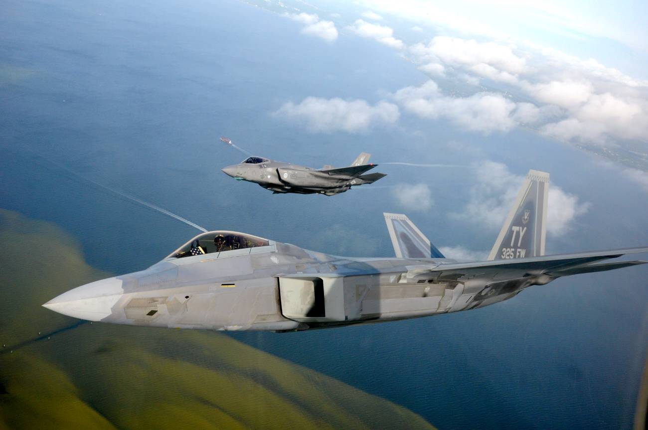 米空軍、KC-46やE-7のオペレーターによる無人戦闘機の制御を検討中