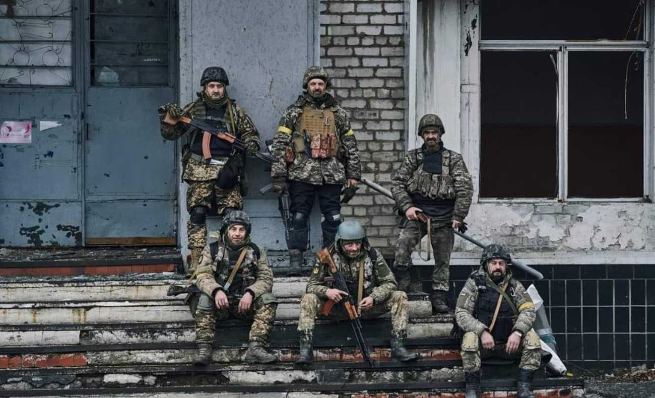 ロシア軍はソレダル占領を宣言、ウクライナ軍は市内中心部で戦闘中と反論