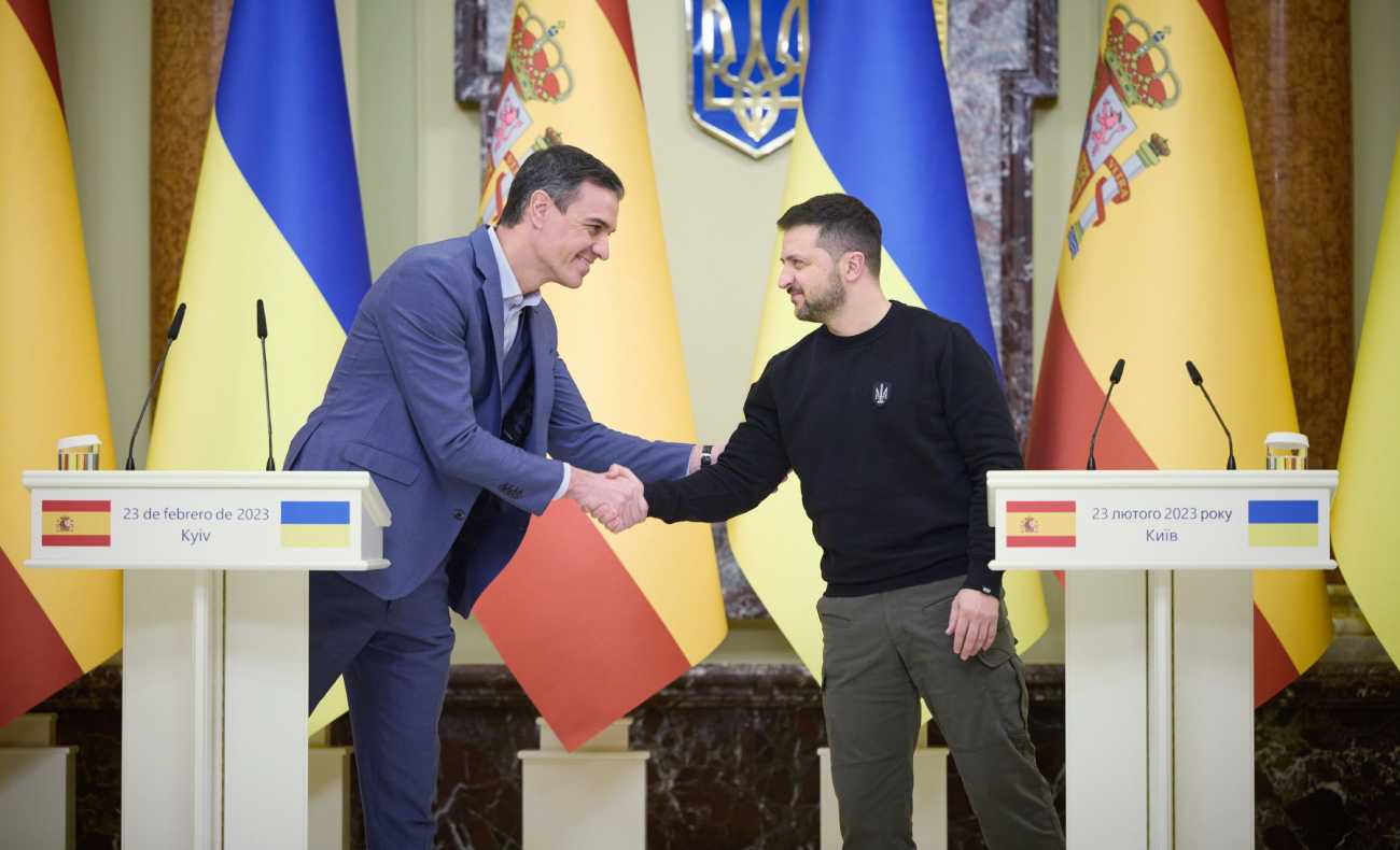 スペインのサンチェス首相がキーウを訪問、10輌のレオパルト2提供を発表