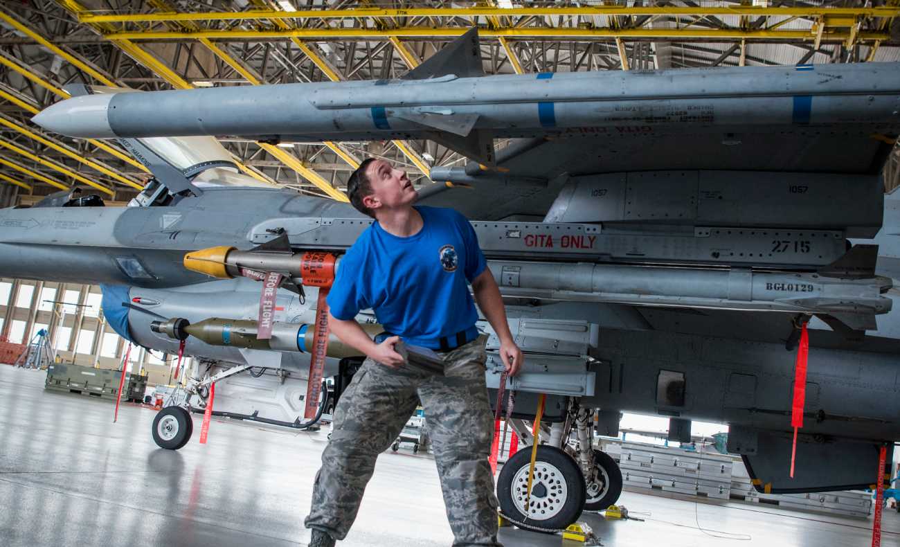 ウクライナ人パイロットは4ヶ月の訓練でF-16を操縦できるようになる？