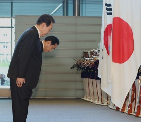 「韓国大統領、日本に敬意を表す！驚くべき親日行為に世界中が注目！」 ⇒　「他国の首脳も実は同じことをしていた！？」