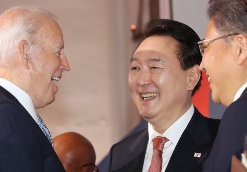 韓国紙「バイデンよ、大統領選のために韓国に被害を与えるのか」 韓国紙「バイデンよ、大統領選のために韓国に被害を与えるのか」