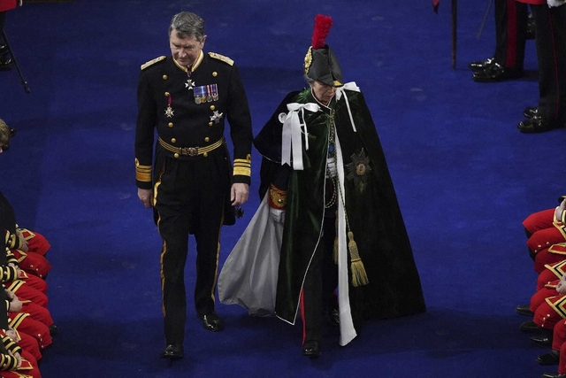 チャールズ英国王戴冠式　軍服姿で参列のアン王女の姿が話題「ほんとカッコイイ」「憧れる」などの声