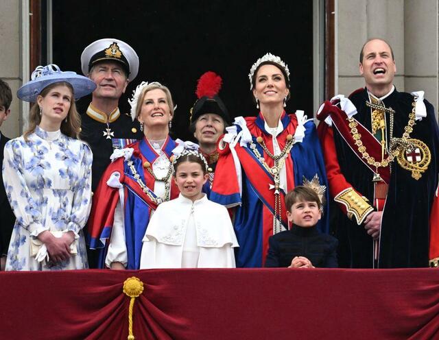 カミラ女王、キャサリン皇太子妃、シャーロット王女の衣装＆ジュエリーを解説【チャールズ国王戴冠式】