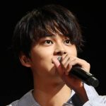 北村匠海の衣装にネット騒然　首元のデザインが...「汚れにしか見えないw」「声出して笑った」