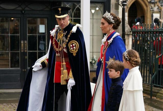 ウィリアム皇太子一家、戴冠式に遅刻した疑惑が浮上　苛立つように話すチャールズ国王が目撃される