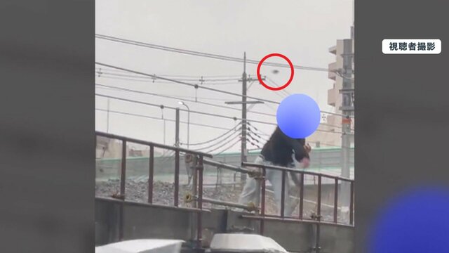 「傘がなかったら直撃だった…」大阪で線路に進入し1時間以上“石を投げ続ける男”　マンションの窓やパトカーのフロントガラスも被害に