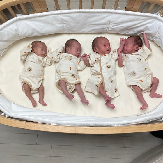 「１００万分の１の確率」で四つ子が自然分娩で出産＝韓国