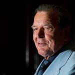 元独首相に批判 ロシア大使館の対独戦勝パーティー出席で