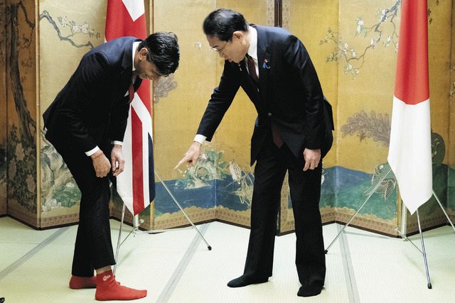在日英国大使館、まさかの“安村ネタ”ぶっこみ「安心してください、はいて…」スナク首相『カープ靴下』で粋な計らい