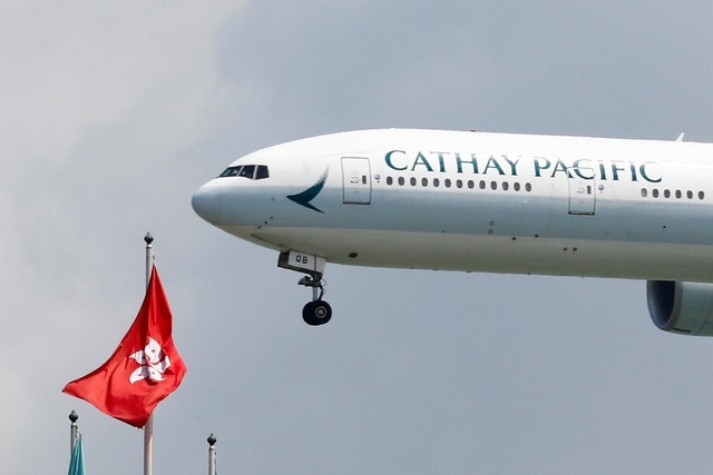 キャセイ航空が謝罪、乗員解雇へ　中国人客の英語からかう
