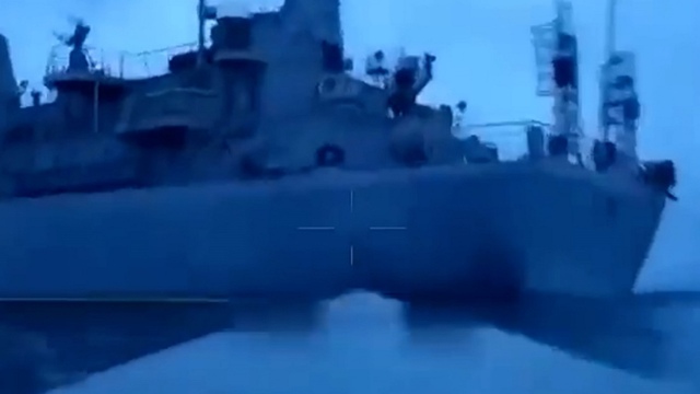 ウクライナの無人艇、ロシア偵察艦に衝突か　映像公開
