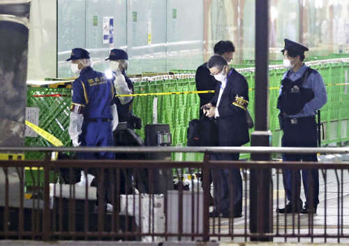 町田の喫茶店で暴力団員撃たれ死亡、回転式拳銃持った男が出頭…現場から２人組逃走