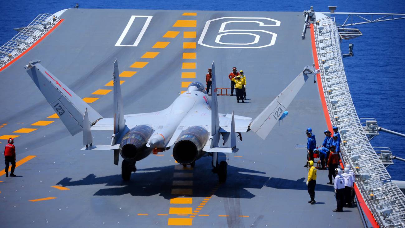 中国海軍、空母航空団創設10周年を祝う映像にJ-15BとJ-35が登場