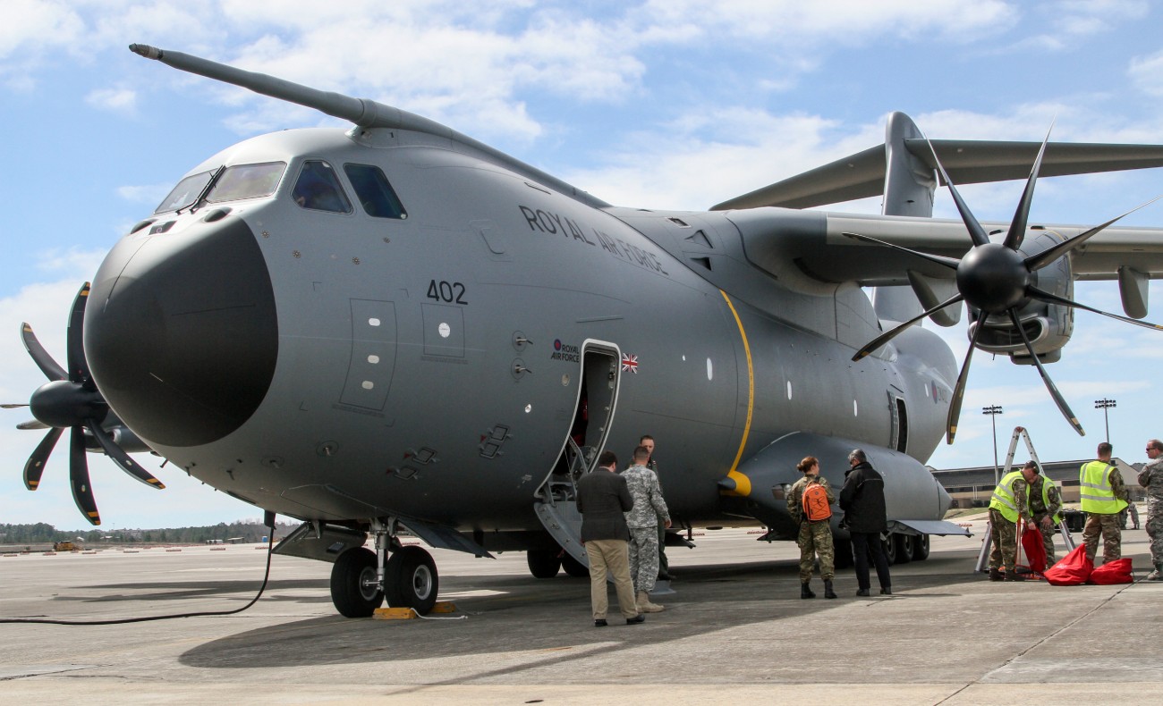 チェコ空軍の中型輸送機調達、A400MやC-130ではなくC-390採用が有力