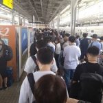 東海道新幹線運転再開も…駅は「激混み」「歩く余地なし」