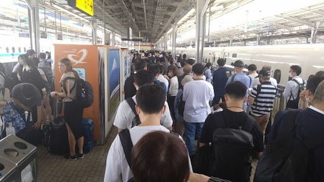 東海道新幹線運転再開も…駅は「激混み」「歩く余地なし」