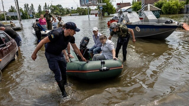 ダム決壊の避難場所、ロシアが砲撃か　ウクライナが非難