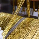 「日本に行くときは金のネックレスをするな」　韓国で注意喚起…その理由とは