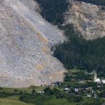 間一髪！ 土砂崩れが村の直前で止まる スイス