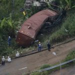 大型トレーラー転落、27歳の運転手が死亡　奈良の名阪国道