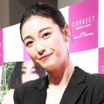 木下優樹菜　１１歳長女がギャル化爆走！ヒザ丈ブーツにロン毛　超オシャレな自宅リビング紹介　意外！シンプルインテリア