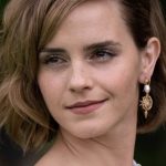 宙に浮いてる？エマ・ワトソンの不思議なドレスに脳がバグる人相次ぐ。「ハリー・ポッター」の名シーンを想起するファンも