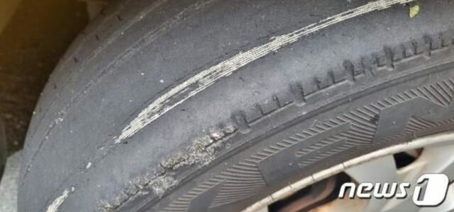 韓国・放置されてきた保育園の「つるつるタイヤ」の車…「破裂する恐れ」