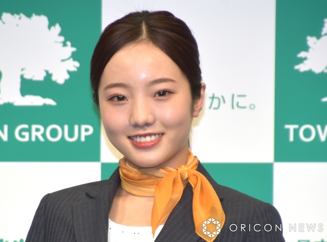 本田真凜、“超ミニ丈”美くびれあらわな衣装を着こなす　交際中・宇野昌磨も反応