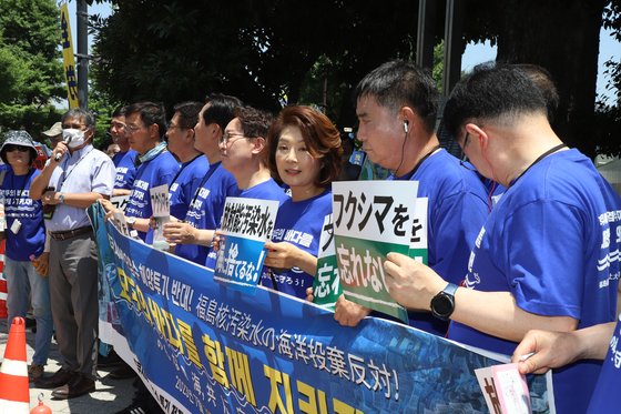 日本３議席政党と手を握った１６７議席の韓国民主党…場外闘争の沼へ