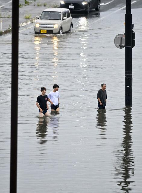 大雨、秋田で男性1人死亡　400棟浸水被害、断水も