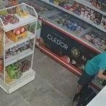 韓国・無人店舗で小学生が“不自然な動き”…残されたメモを見て、店主は泣いた